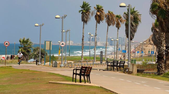 Bugrashov Beach in Tel Aviv | A fun day on the beaches of Tel Aviv